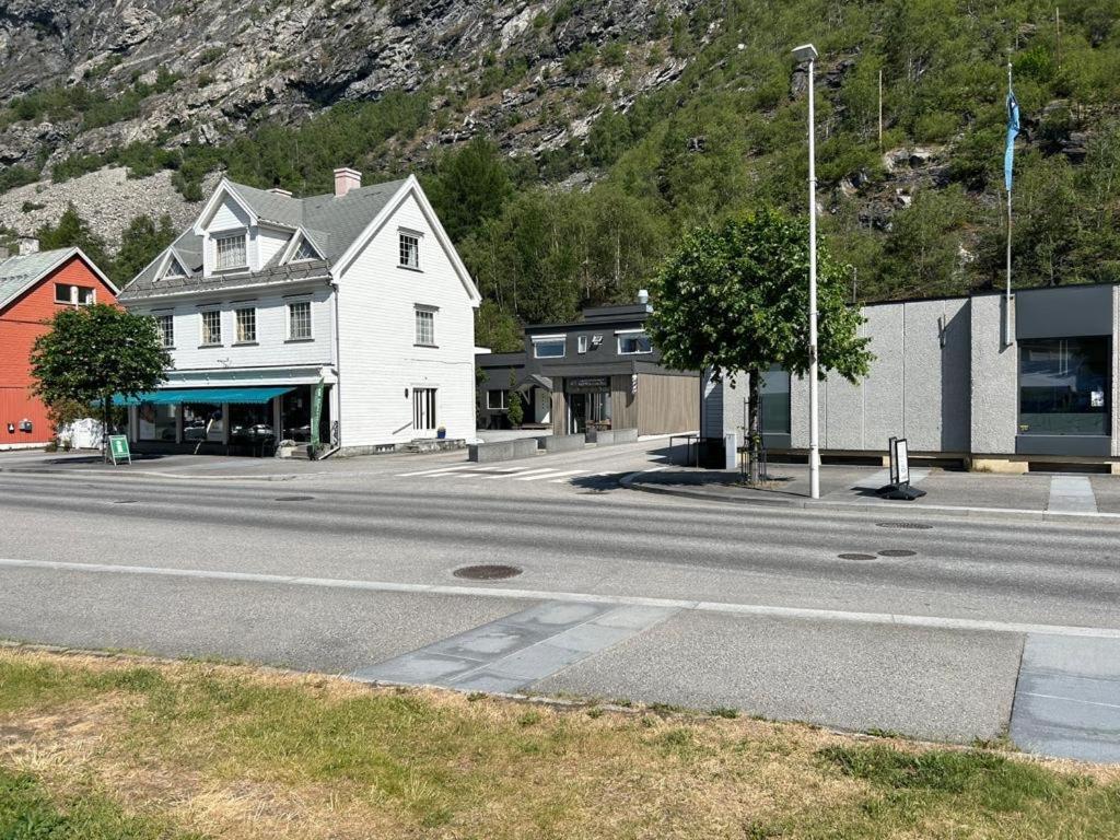 Den Vesle Sjarmoren As The Most Central Place In Ardal ! Free Parking On The Site ! Årdal Exterior foto